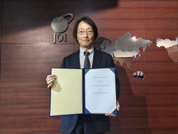 Kenichiro-Hyashi-AFC-JOI-signing.JPG